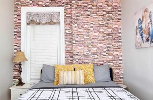Fan District Apartment | Suite One King Bed 2TVs Free Parking & museums