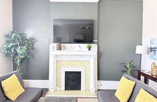 Fan District Apartment | Suite One King Bed 2TVs Free Parking & museums