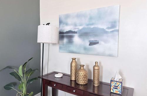 Fan District Apartment | Suite One King Bed 2TVs Free Parking & museums