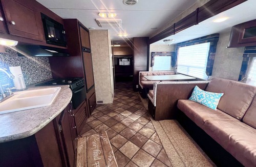Bridgeport Resort | Summer’s Paradise: Your Dream Lakeside Getaway