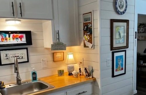 Hartwell Cottage | Summertime is calling! Relax at the Lake.
