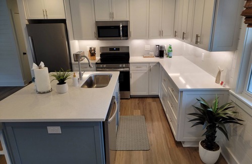 Summerville House | SUMMERVILLE SWEET TEA! 5 min Historic Summerville/Plantations, Renovated, Wifi!