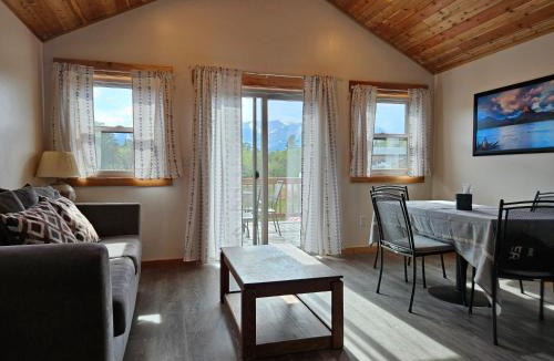 East Glacier Park Cabin | Summit Mountain Lodge and Steakhouse