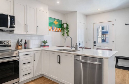 Invermere Villa | Summit Stay | Ground Floor | Central | AC | Pets