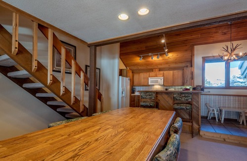 Elkhorn Village Condo | Sunburst Condo 2749 - Comfortable Elkhorn Space Off of Golf Course w/Mt View