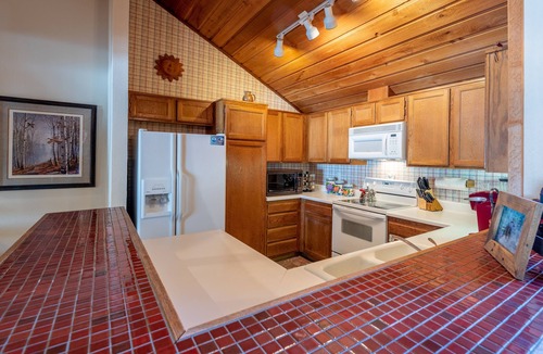 Elkhorn Village Condo | Sunburst Condo 2749 - Comfortable Elkhorn Space Off of Golf Course w/Mt View
