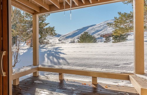 Elkhorn Village Condo | Sunburst Condo 2749 - Comfortable Elkhorn Space Off of Golf Course w/Mt View