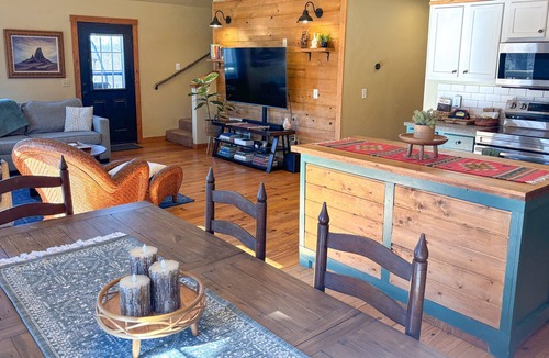 Mountainburg Cabin | Sundance Cabin - Private Ozark Mountain Retreat - hot tub & valley views!