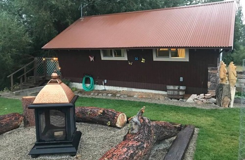 Darby Cabin | SunDown Cabin on Main Street in Darby