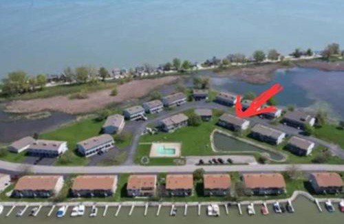 Oak Harbor Apartment | Sunnie Days condo in Oak Harbor on Lake Erie!