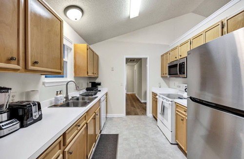 State Park House | Sunny 3BR+ Flex Room Retreat and Private Backyard