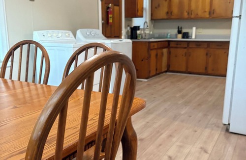 West Columbia House | Sunny Bungalow in West Columbia SC