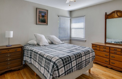 Columbia Cottage | Sunny Columbia Home ~ 3 Mi to Usc!