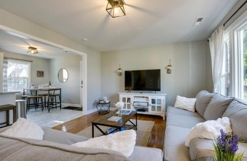 High Point House | Sunny Family Home, 3 Mi to High Point Market!