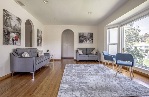 Encino House | Sunny Home Encino