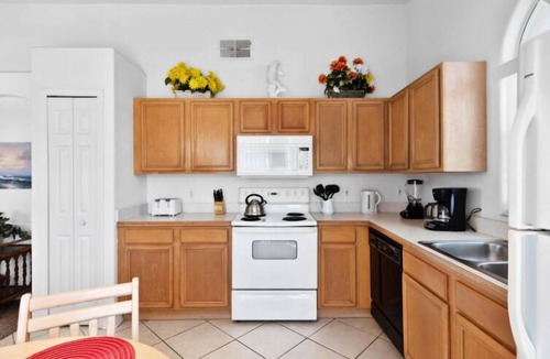 Indian Point House | Sunny Private Pool & Spa & Fenced Yard. Nr Parks
