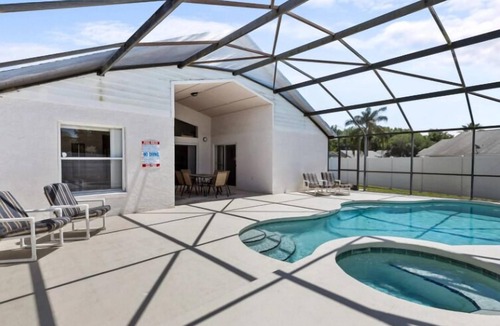 Indian Point House | Sunny Private Pool & Spa & Fenced Yard. Nr Parks