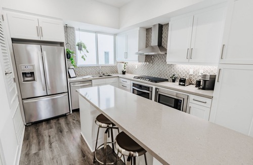 Bankers Hill House | Sunny SD 3BR Townhouse with Private Baths, Downtown Views, Walk to Balboa Park!