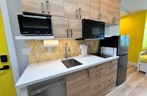 South Pasadena House | Sunny Side Up apartment in the charming upscale South Pasadena