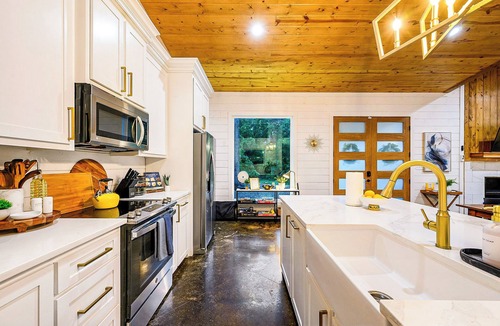 Pickens Cabin | Sunny Side Up | Bright, Modern One-Story Retreat