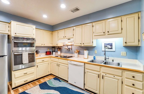 La Cita Condo | Sunny Titusville Retreat Near Space Coast!