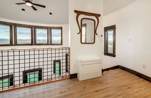 Manhattan House | Sunrise Silo - Luxury stay near Bozeman, Montana.