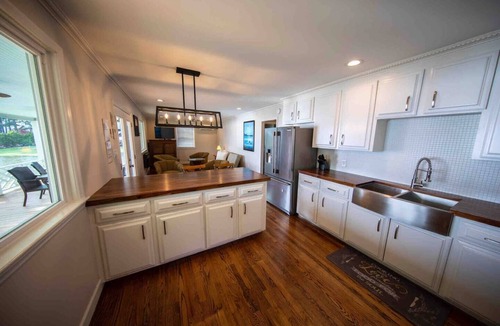 Camden House | Sunset Cottage on Lake Wateree with Dock AND Ramp in a COVE
