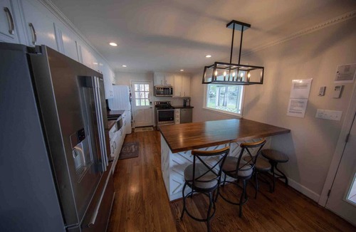 Camden House | Sunset Cottage on Lake Wateree with Dock AND Ramp in a COVE