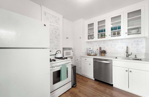 Middletown Apartment | Sunset Harbor Views from Deck! Walk to Restaurants