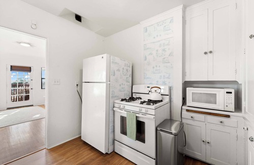 Middletown Apartment | Sunset Harbor Views from Deck! Walk to Restaurants