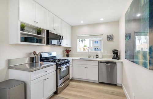 South Oceanside Apartment | Sunset Views & Beach Days | Tower 9 Across from the Ocean