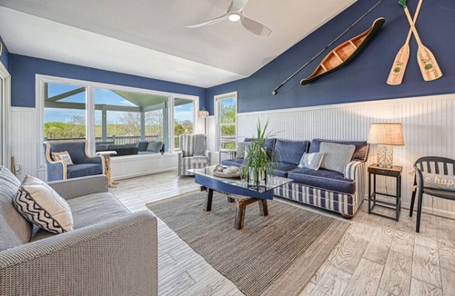 Livingston House | Sunset Views- Waterfront, Covered Slip, Pet Friendly, Updated