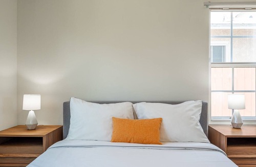 Los Angeles Apartment | Sunshine filled Chic and Cozy Zen 2bd/1ba by LAX:)