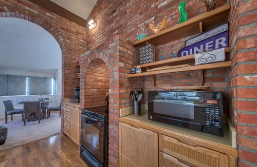 Powell House | Sunshine Retreat- quiet home near Northwest College!
