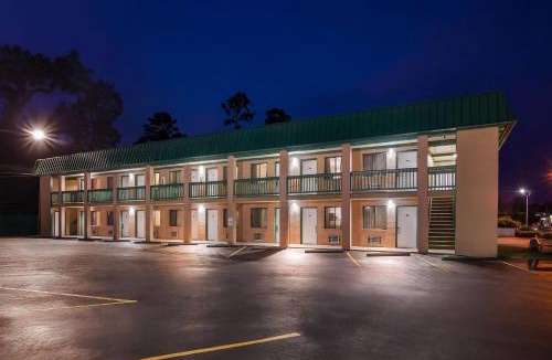 State Park Hotel | Super 8 by Wyndham Columbia/Ft. Jackson SC