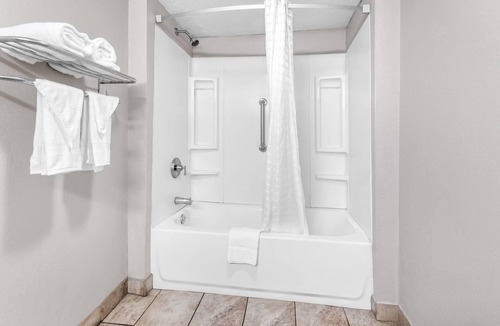State Park Hotel | Super 8 by Wyndham Columbia