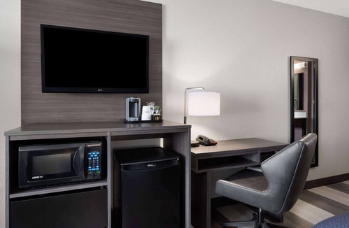 Columbus Hotel | Super 8 by Wyndham Columbus