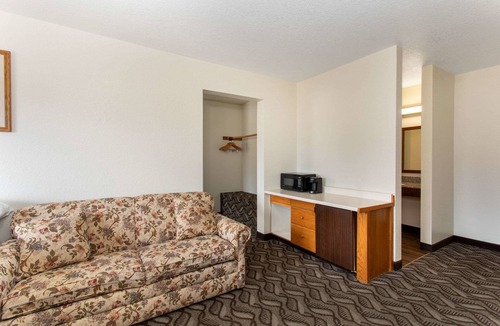 Dubois Hotel | Super 8 by Wyndham Dubois