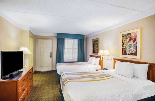 Eagle Pass Hotel | Super 8 by Wyndham Eagle Pass