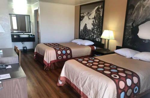 Evanston Hotel | Super 8 by Wyndham Evanston