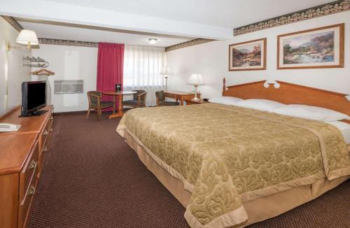 Laramie Hotel | Super 8 by Wyndham Laramie