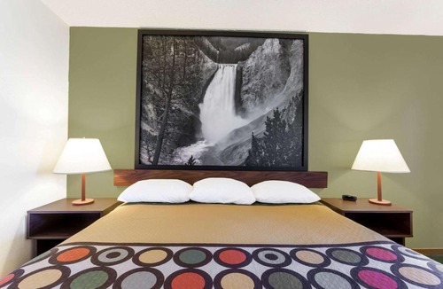 Livingston Hotel | Super 8 by Wyndham Livingston