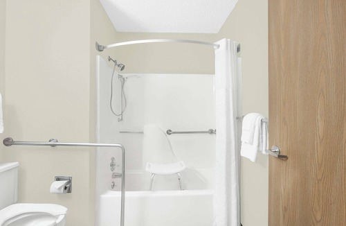 Mount Pleasant Hotel | Super 8 by Wyndham Mt Pleasant