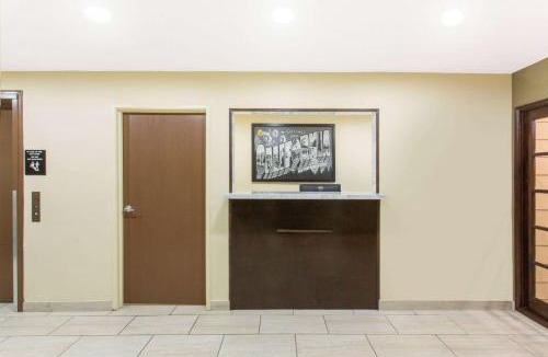 Lincoln Acres Hotel | Super 8 by Wyndham National City Chula Vista