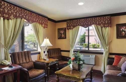 Taylor Hotel | Super 8 by Wyndham Taylor/Detroit Area