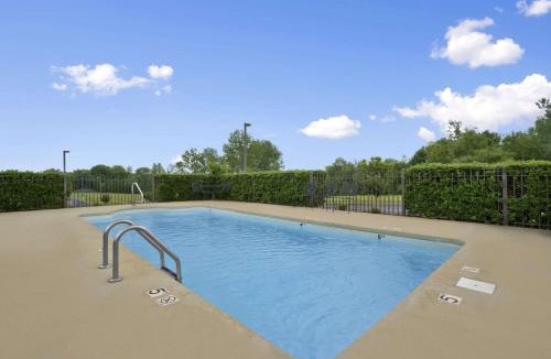 Tupelo Hotel | Super 8 by Wyndham Tupelo Airport