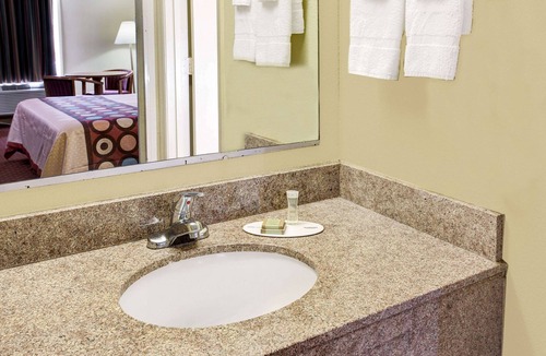 Walterboro - St. George Hotel | Super 8 by Wyndham Walterboro
