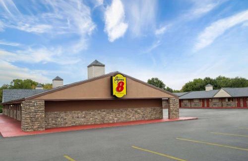 Youngstown Hotel | Super 8 by Wyndham Youngstown Girard