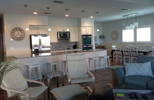 Port Aransas House | SUPER SPECIAL RATE June 14-19 - 6BR Home, Private Pool & Beach Access, Sleeps 16