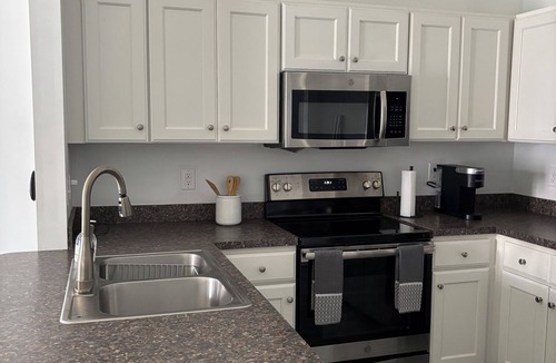 Westgate House | Superb 2-bedroom townhome with AC in charming Jacksonville.